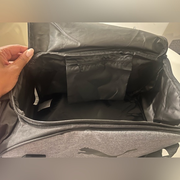 Puma Duffle Gym Bag Black/Grey, Cat Logo, Crossbody/Shoulder Strap, VGC - Picture 4 of 4